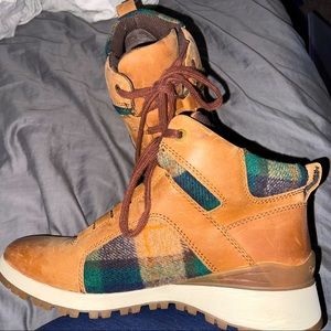 Beautiful Supportive Boots size 9M